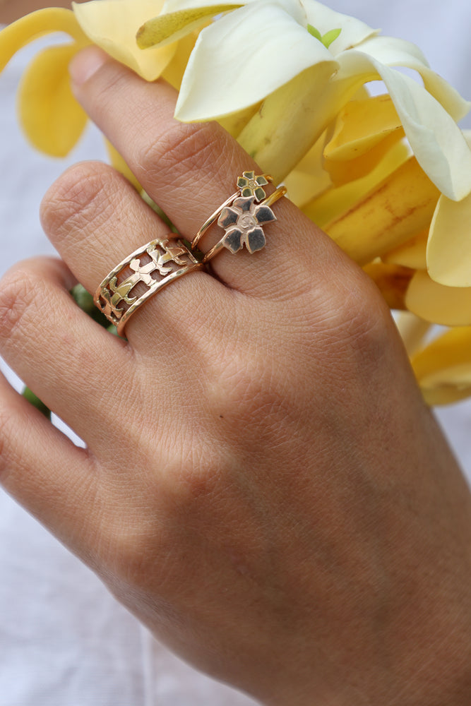 Mini Lei Puakenikeni Cuff Ring