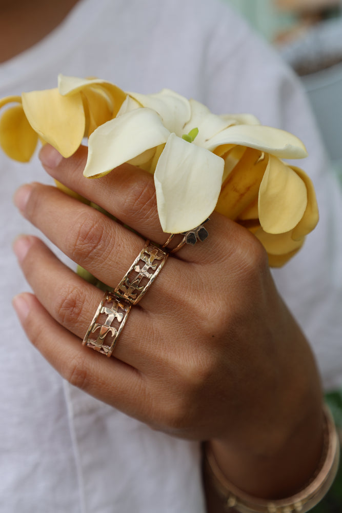 Mini Lei Puakenikeni Cuff Ring