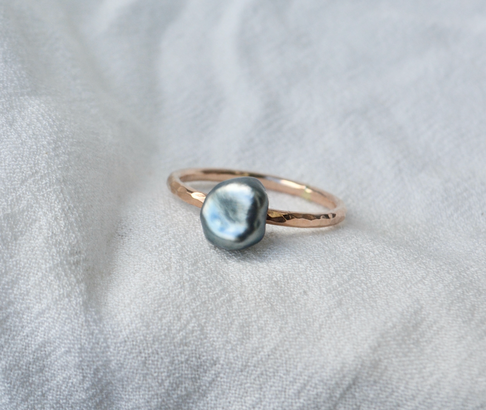 
            
                Load image into Gallery viewer, Keshi Pearl Ring (not bezeled)
            
        