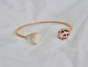 
            
                Load image into Gallery viewer, Cone Shell Cuff Bracelet
            
        