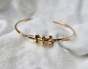 Floating Puakenikeni Bangle (solid gold)