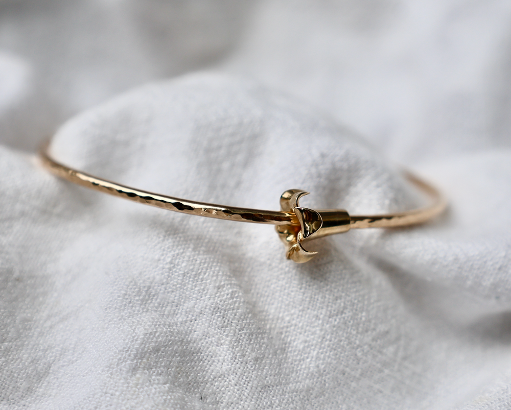 Floating Puakenikeni Bangle (solid gold)