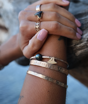 7MM Shark Tooth Bangle