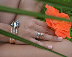 
            
                Load image into Gallery viewer, Tahitian Luxe Bangle
            
        