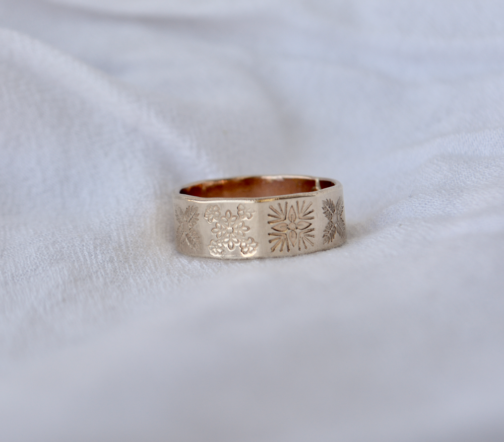 
            
                Load image into Gallery viewer, 7MM Kuiki (Quilt) Ring
            
        