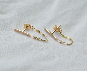 
            
                Load image into Gallery viewer, Bar&amp;amp;Chain Huggie Earrings
            
        