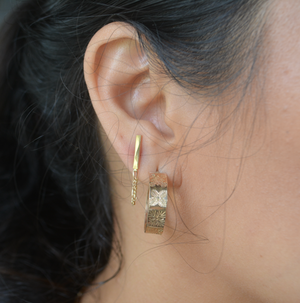 
            
                Load image into Gallery viewer, Bar&amp;amp;Chain Huggie Earrings
            
        