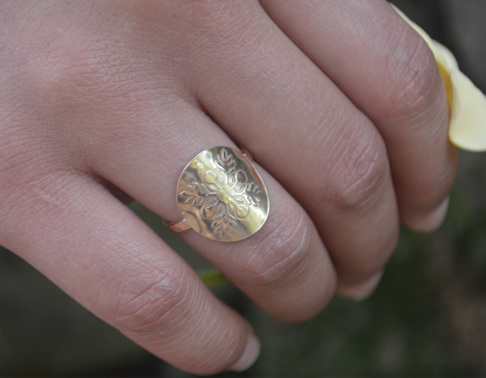 
            
                Load image into Gallery viewer, &amp;#39;Ulu Kuiki Coin Ring
            
        