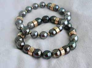 
            
                Load image into Gallery viewer, Tahitian Pearl Stretch Barrel Bracelet
            
        