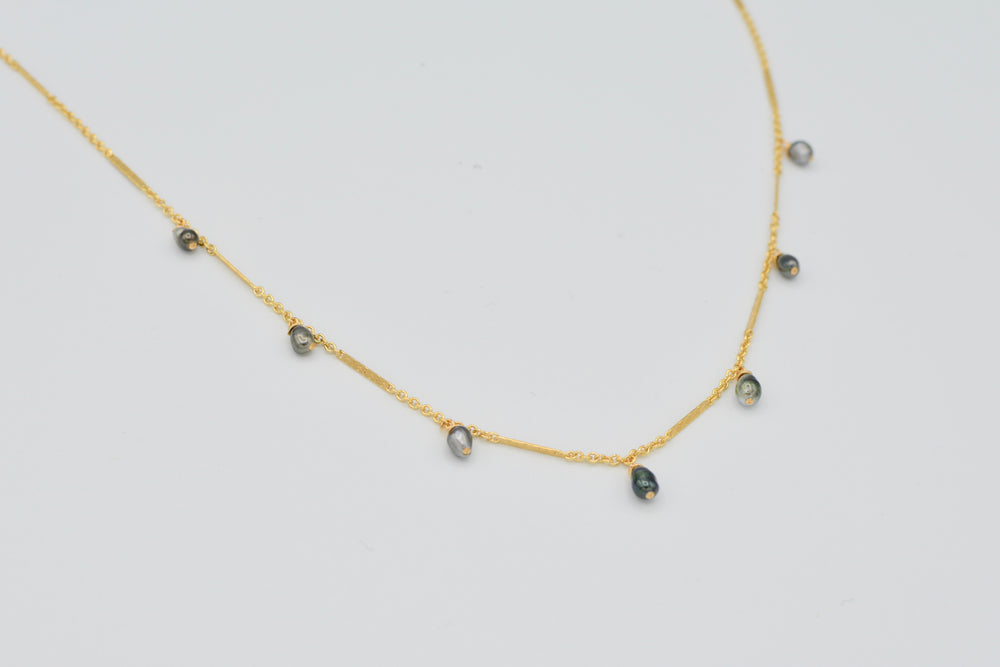 
            
                Load image into Gallery viewer, Keshi Dainty Necklace
            
        