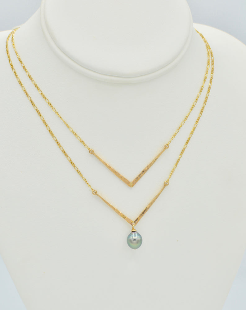 
            
                Load image into Gallery viewer, Chevron Necklace
            
        