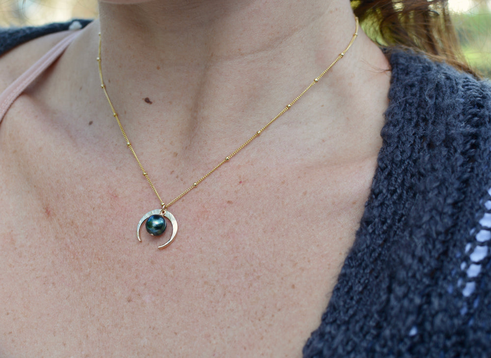 
            
                Load image into Gallery viewer, Mini Tahitian Lono Necklace
            
        