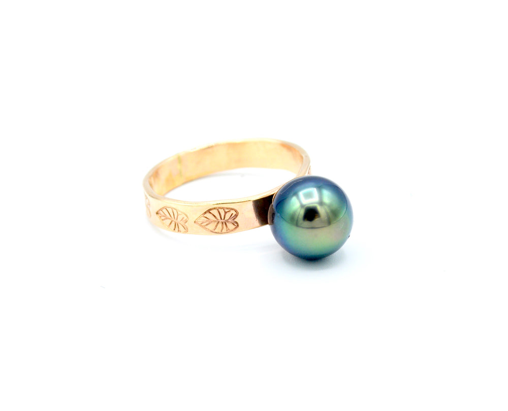 
            
                Load image into Gallery viewer, Tahitian Kalo Ring
            
        