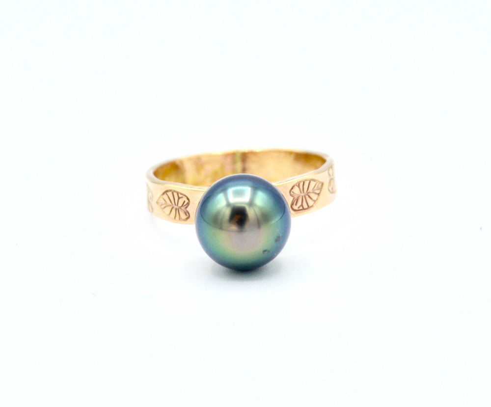
            
                Load image into Gallery viewer, Tahitian Kalo Ring
            
        